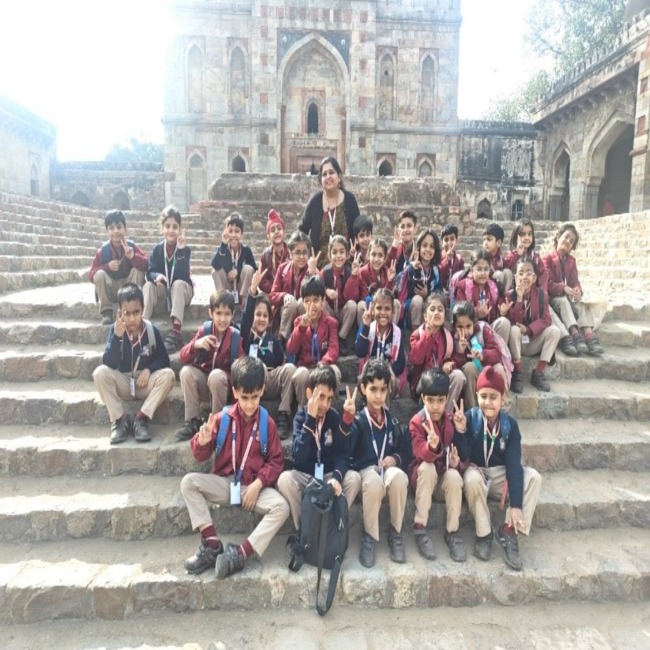 Class 1 on a Spring excursion to Lodhi Gardens